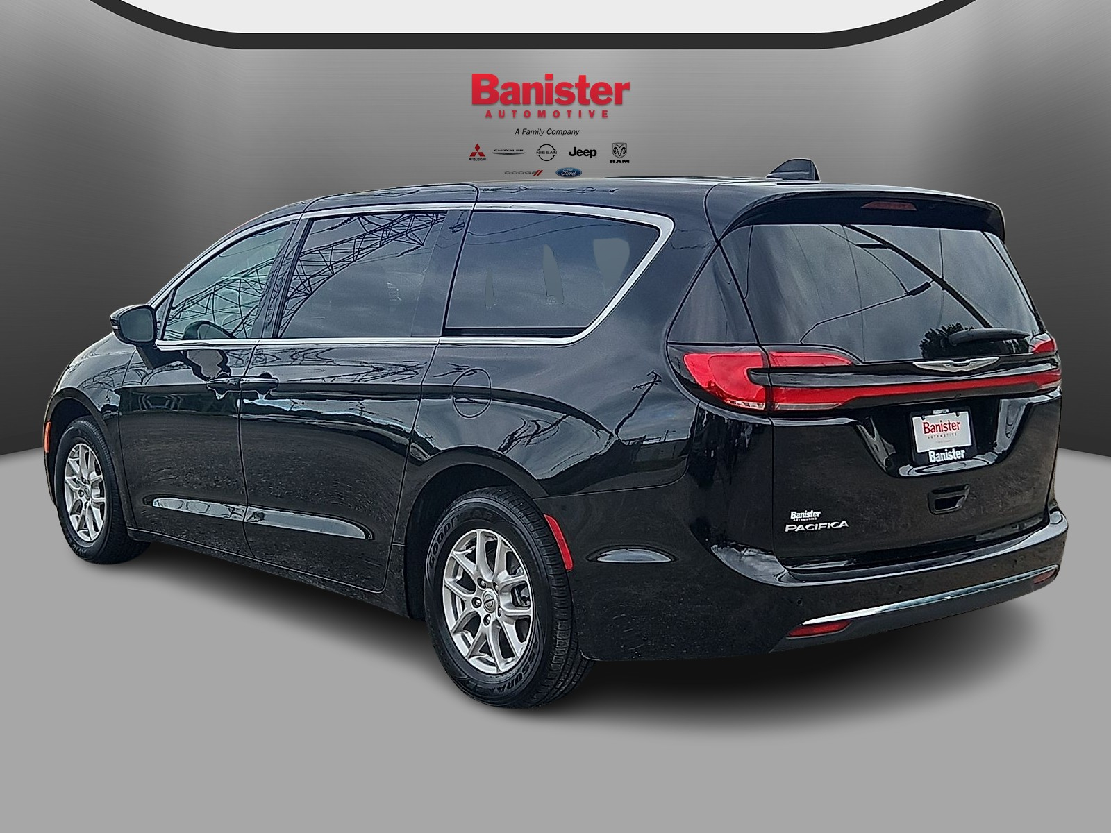 Used 2025 Chrysler Pacifica Van