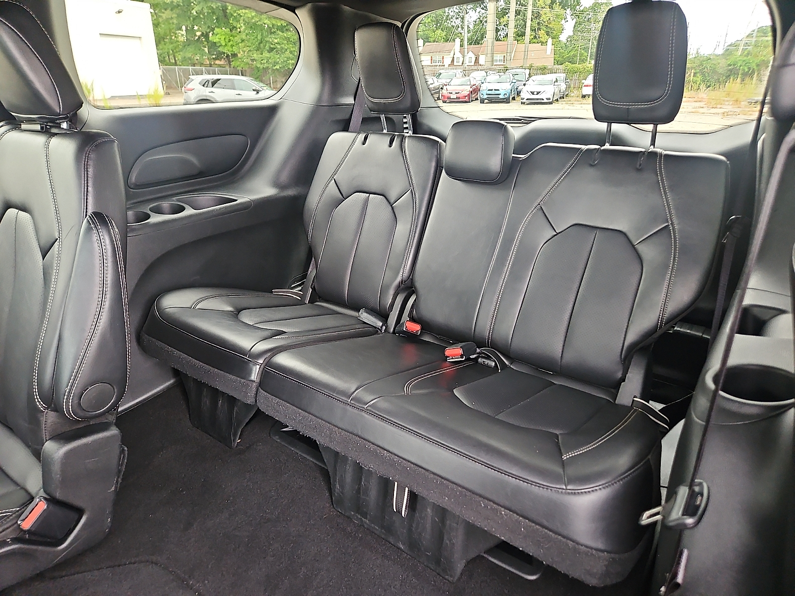 Used 2025 Chrysler Pacifica Van
