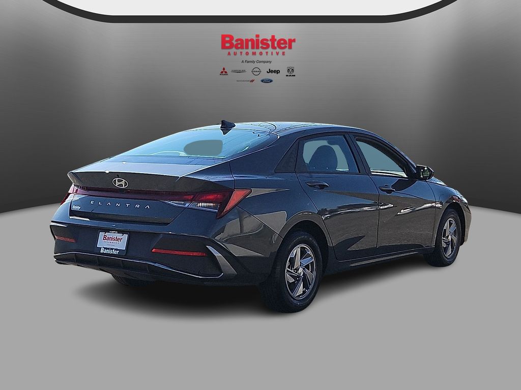 Used 2025 Hyundai Elantra Sedan