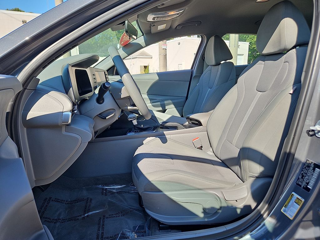 Used 2025 Hyundai Elantra Sedan