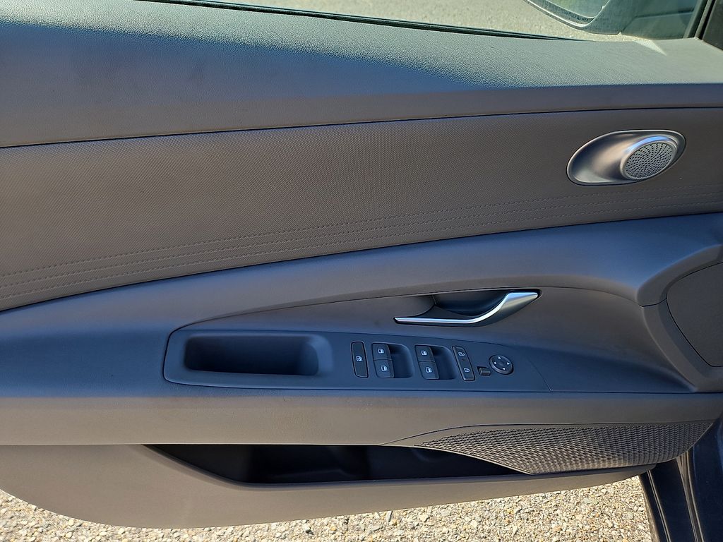 Used 2025 Hyundai Elantra Sedan