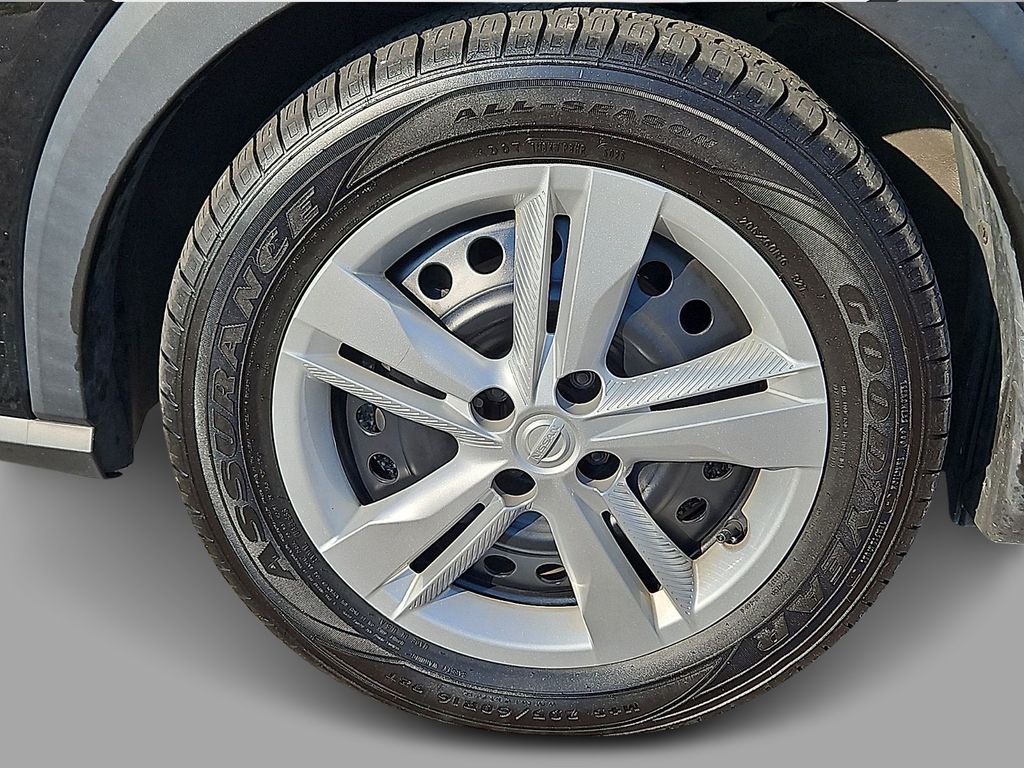 Used 2024 Nissan Kicks SUV