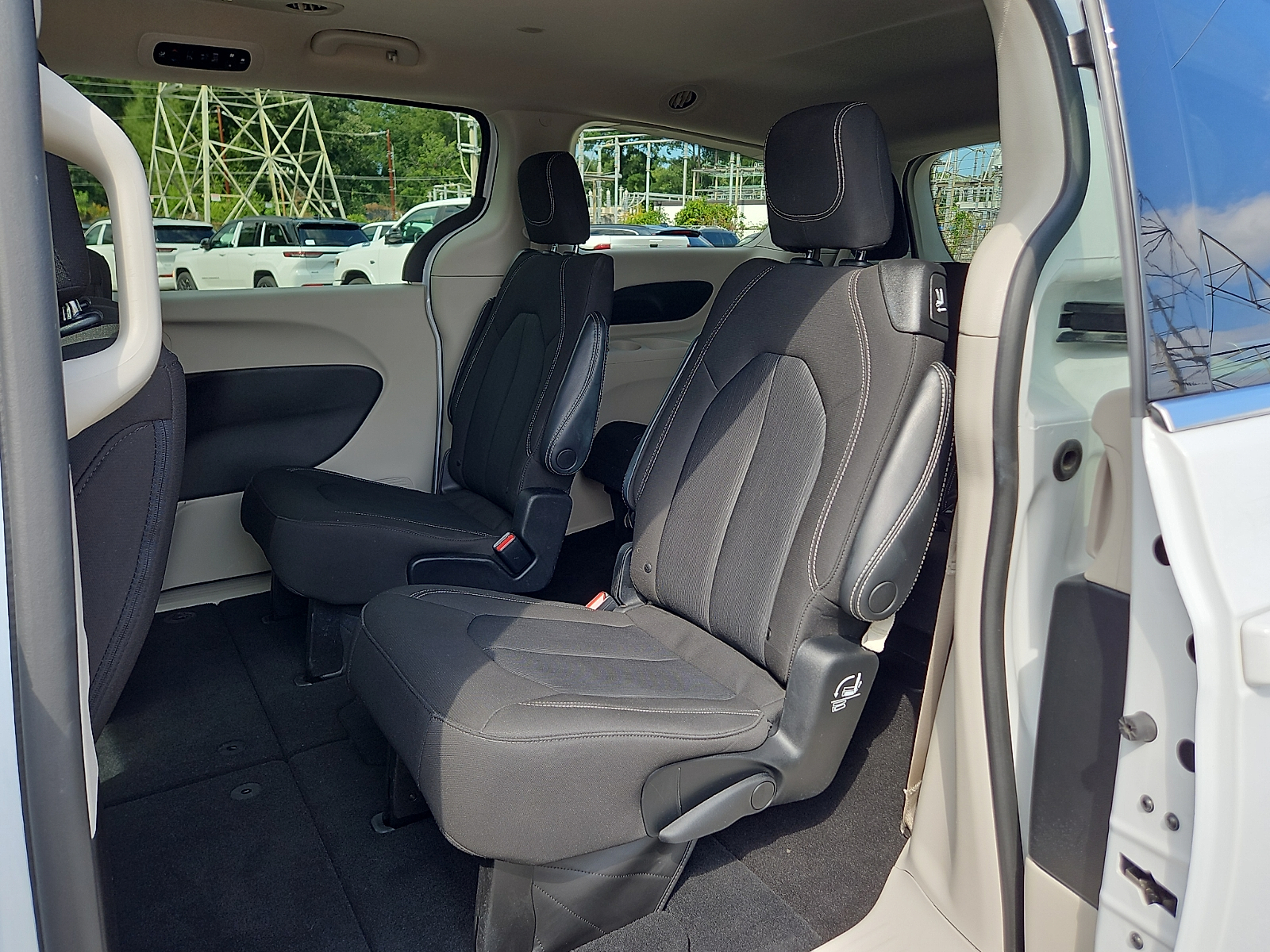 Used 2023 Chrysler Voyager Van