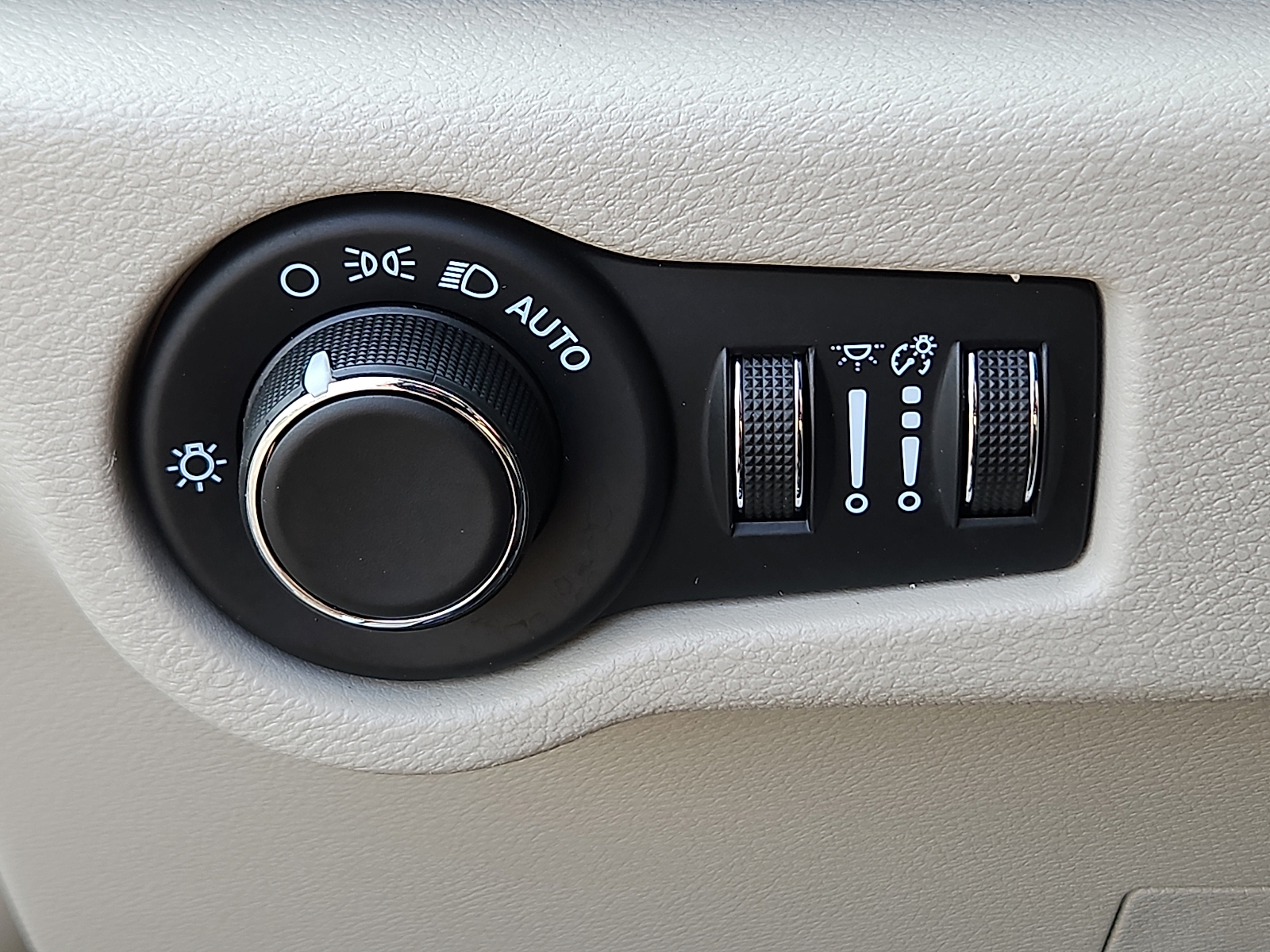Used 2023 Chrysler Voyager Van