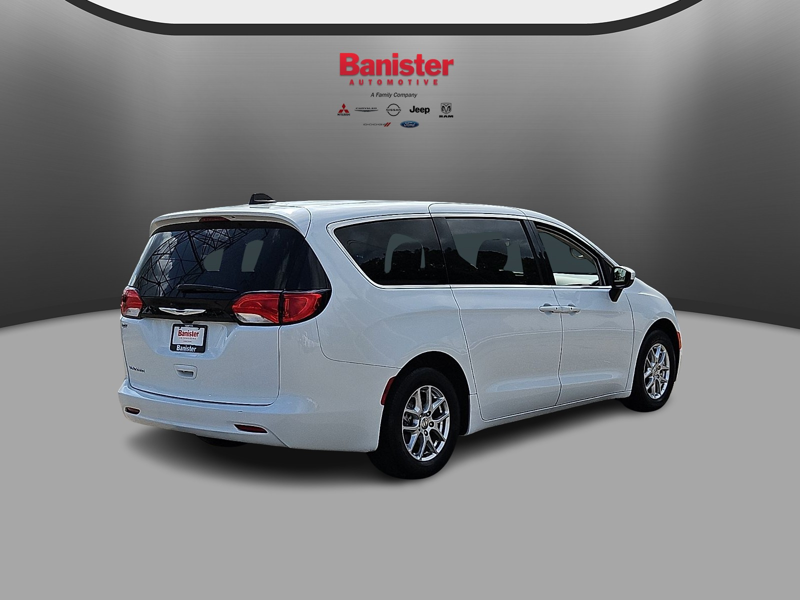 Used 2023 Chrysler Voyager Van