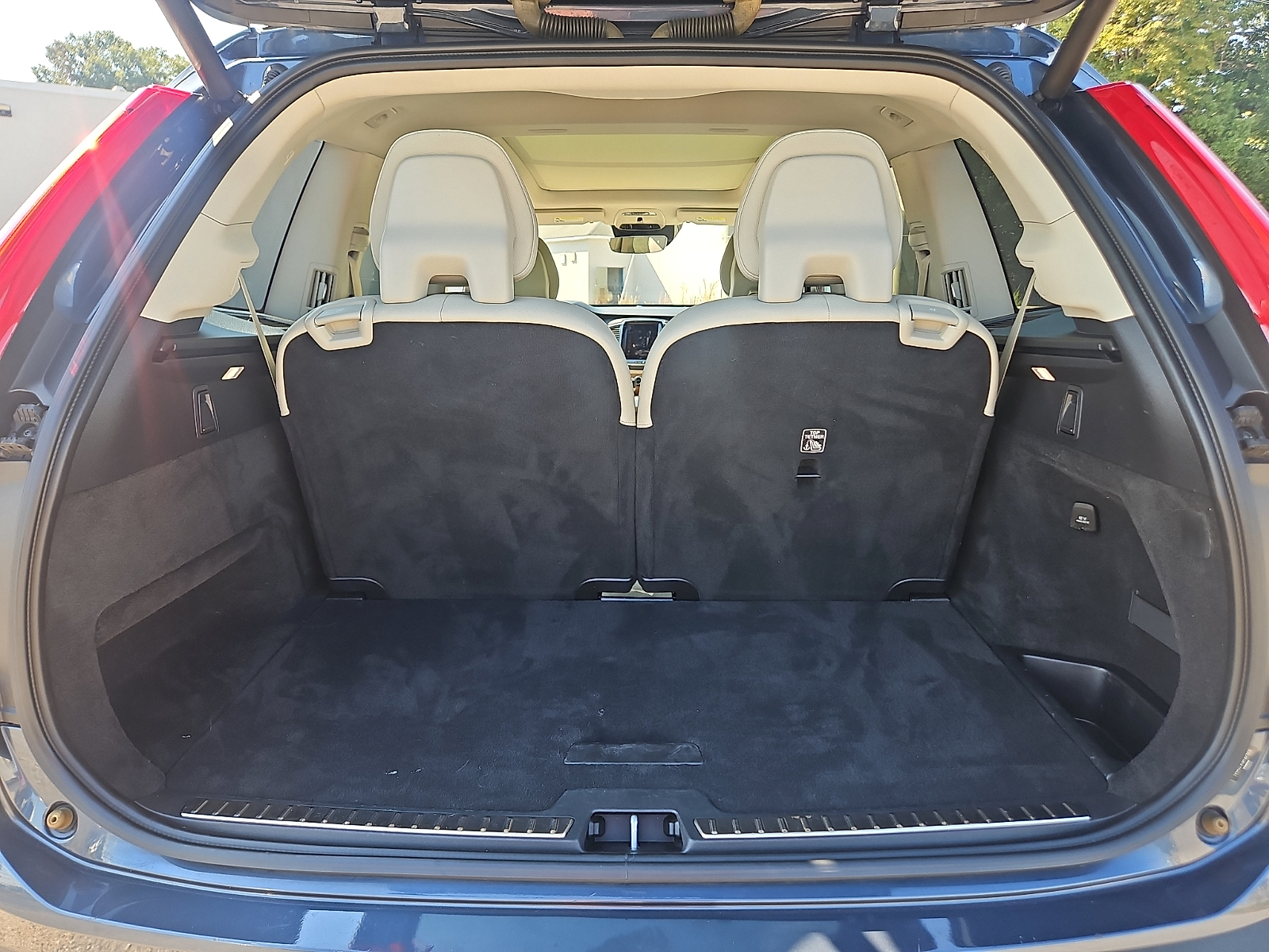 Used 2021 Volvo XC90 T6; 6-seat SUV