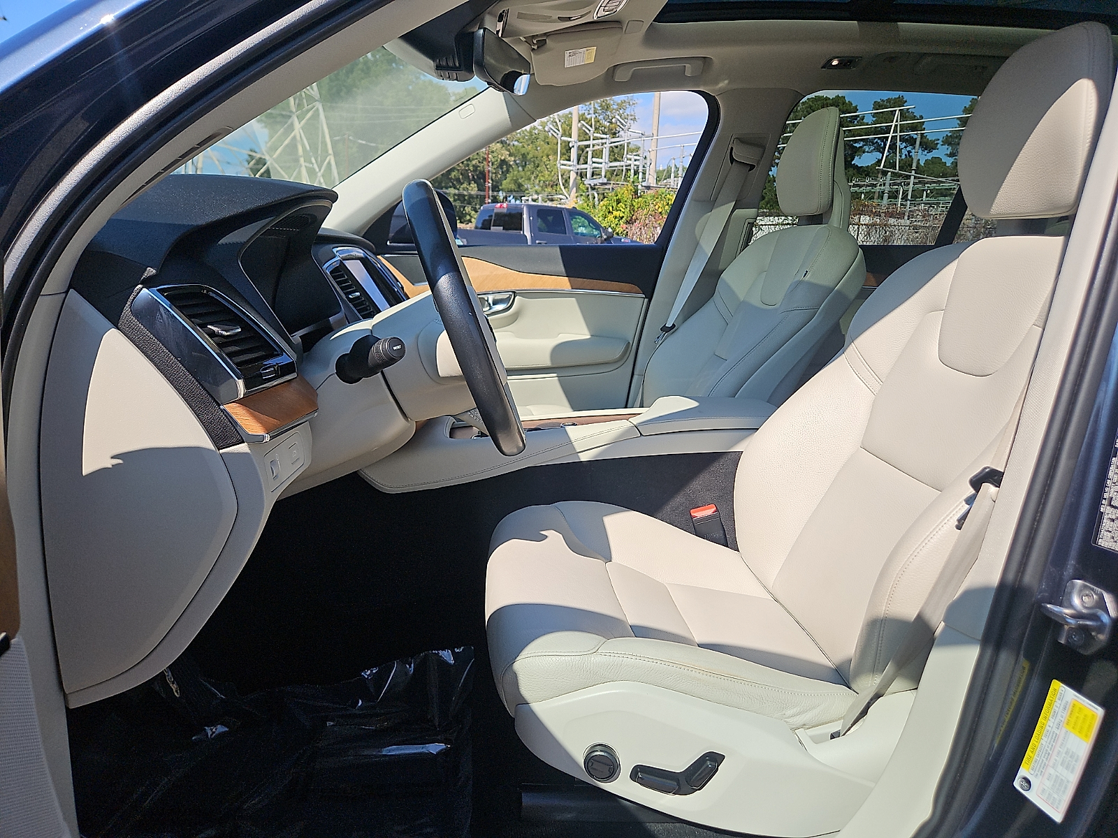 Used 2021 Volvo XC90 T6; 6-seat SUV