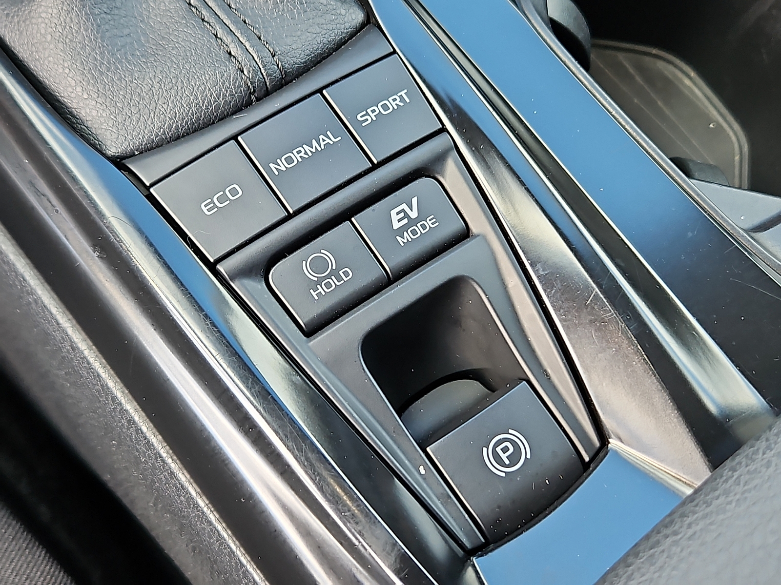 Used 2025 Toyota Camry Hybrid Sedan