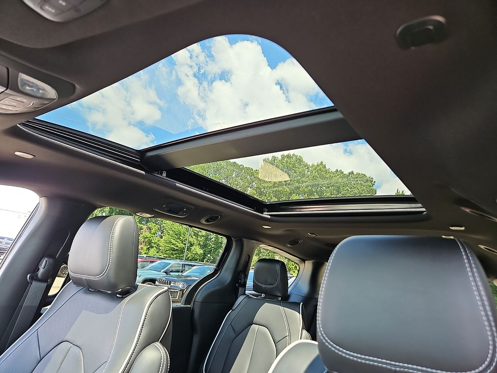 New 2027 Chrysler Pacifica Van