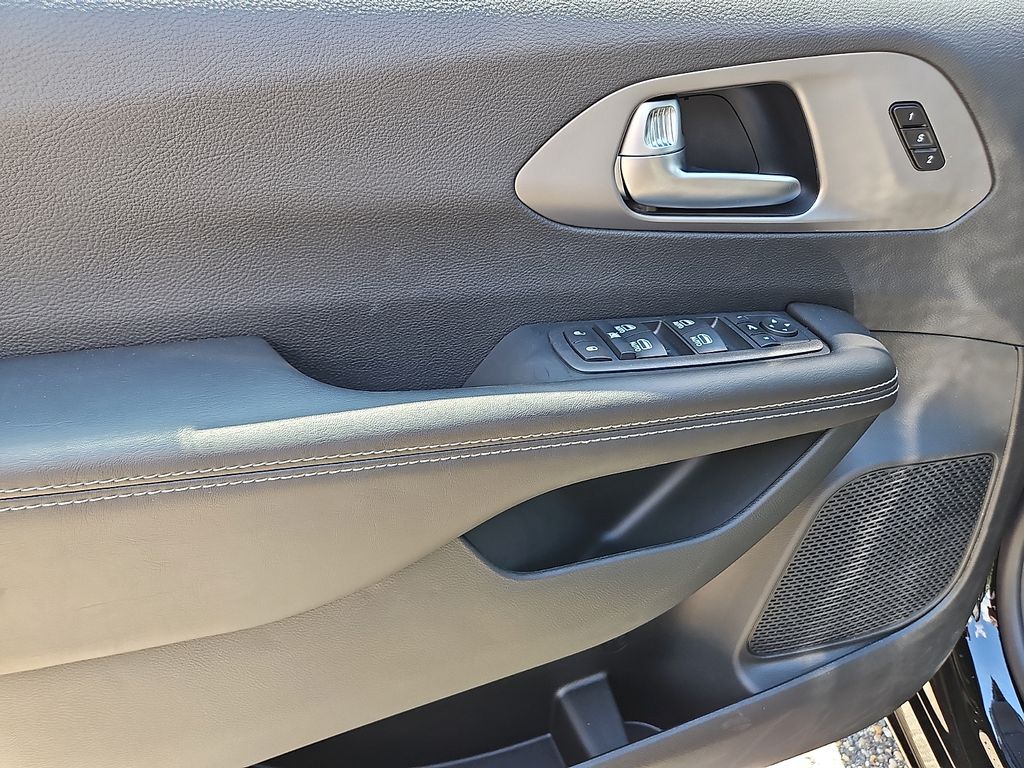 New 2027 Chrysler Pacifica Van