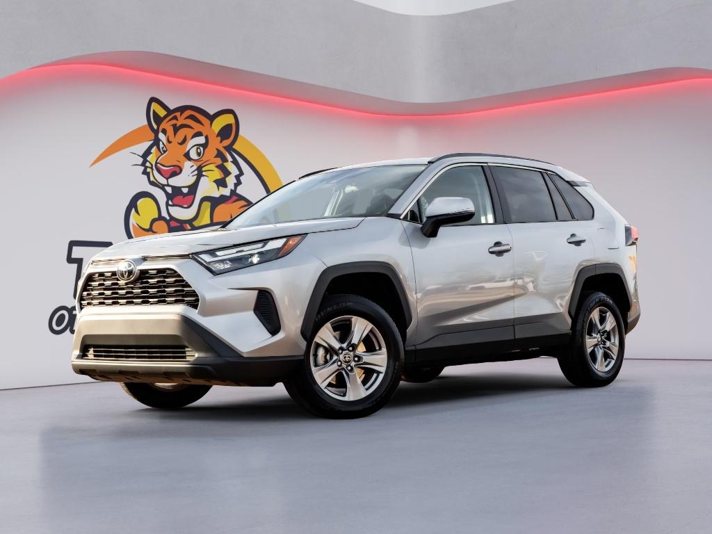 2025 Toyota RAV4 XLE's photo