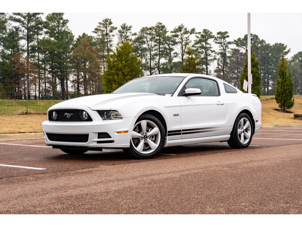 2014 Ford Mustang GT Premium's photo