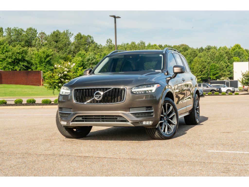 2016 Volvo XC90 T6 AWD Momentum's photo