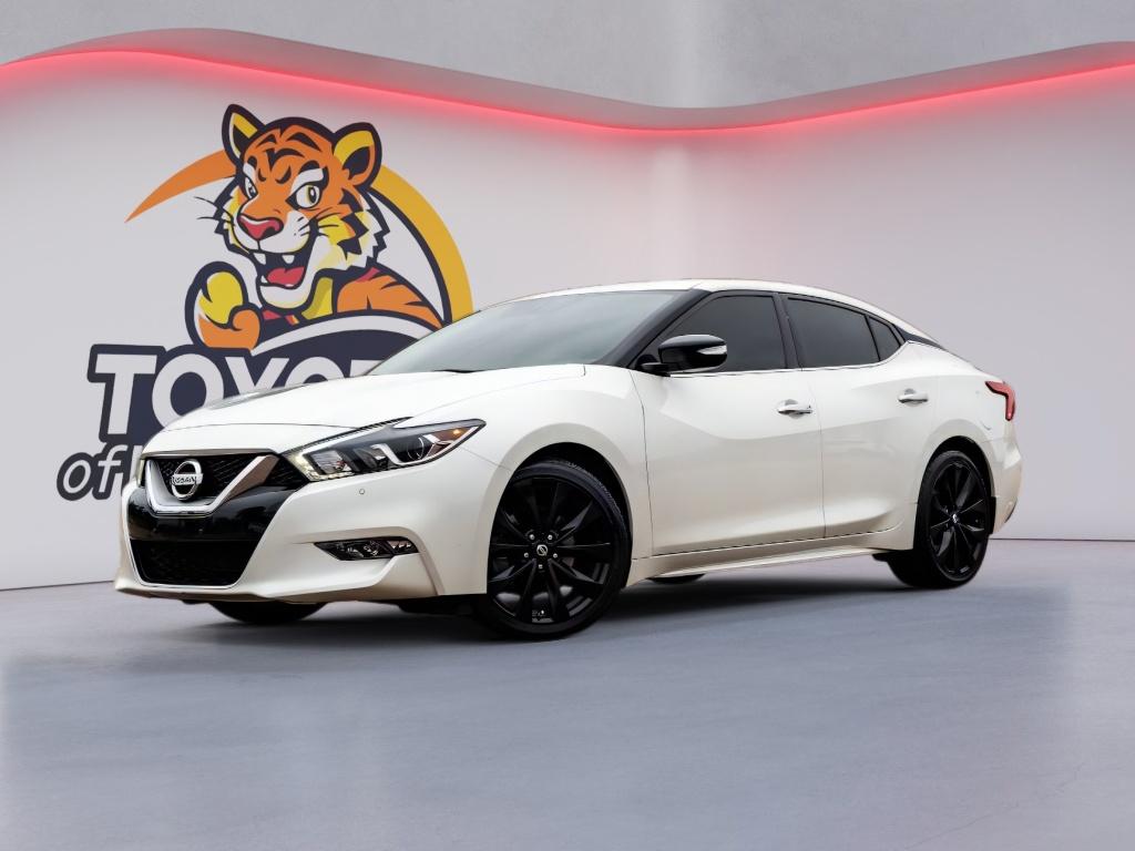 2017 Nissan Maxima SR's photo