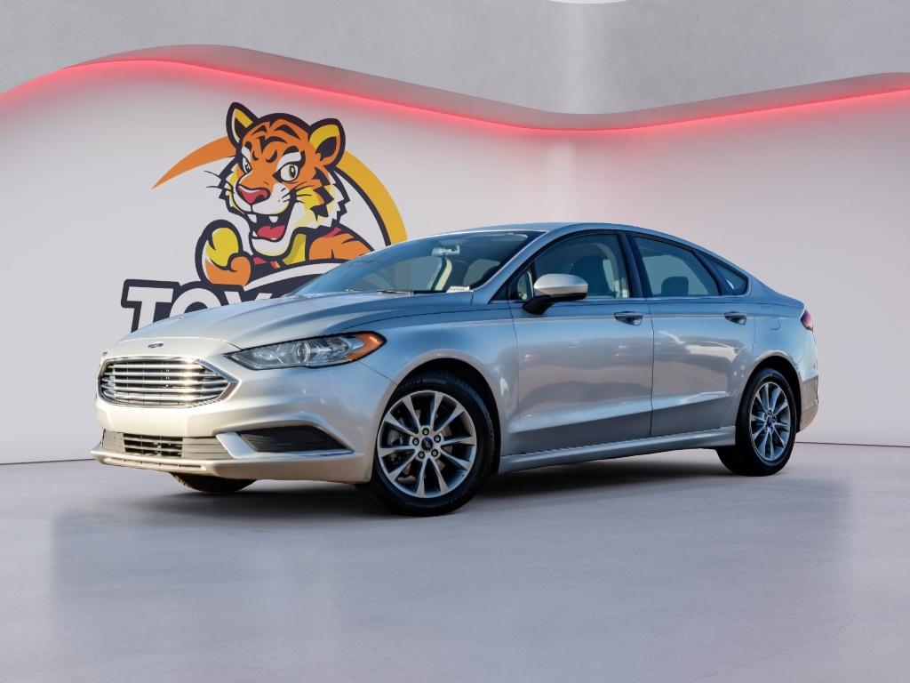 2017 Ford Fusion SE's photo