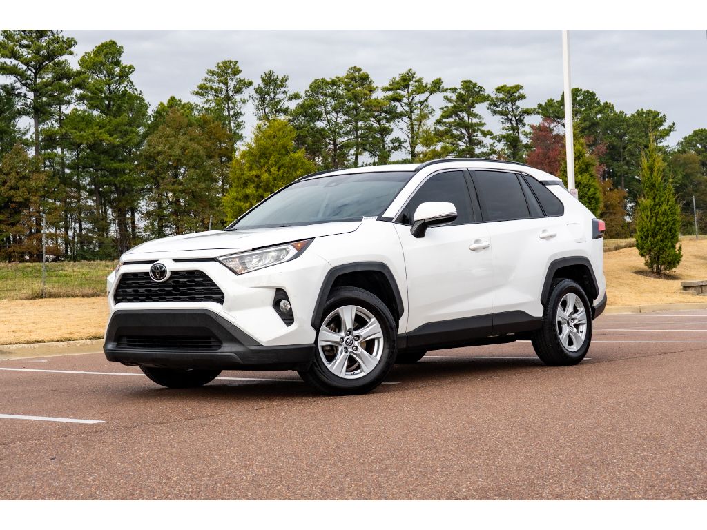 2019 Toyota RAV4 XLE's photo