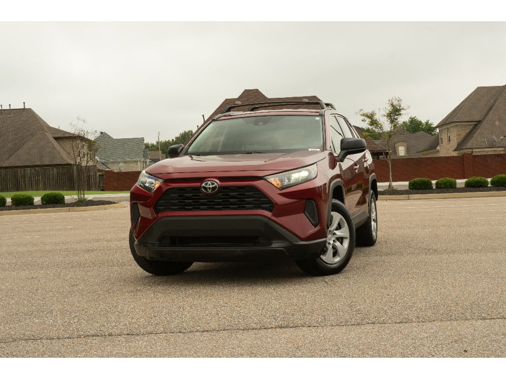 2020 Toyota RAV4 LE FWD's photo