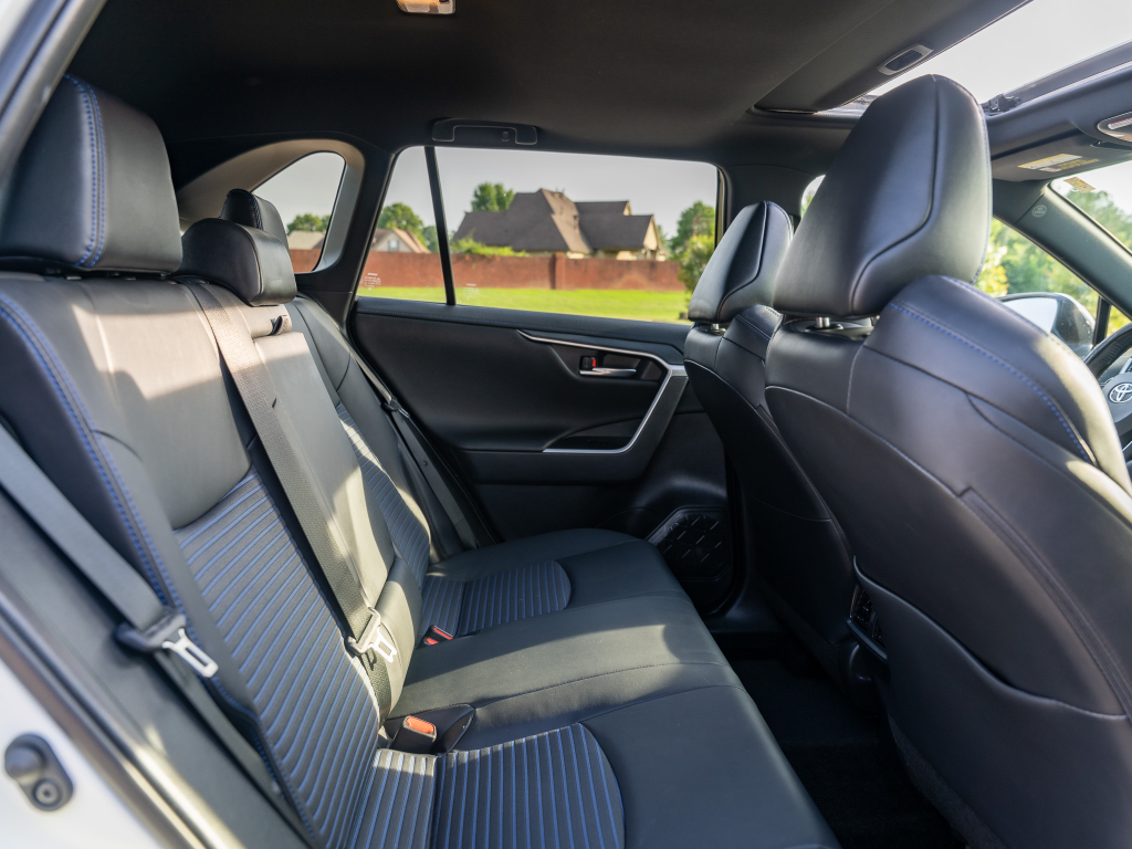 2021 Toyota RAV4 XSE - Photo 17