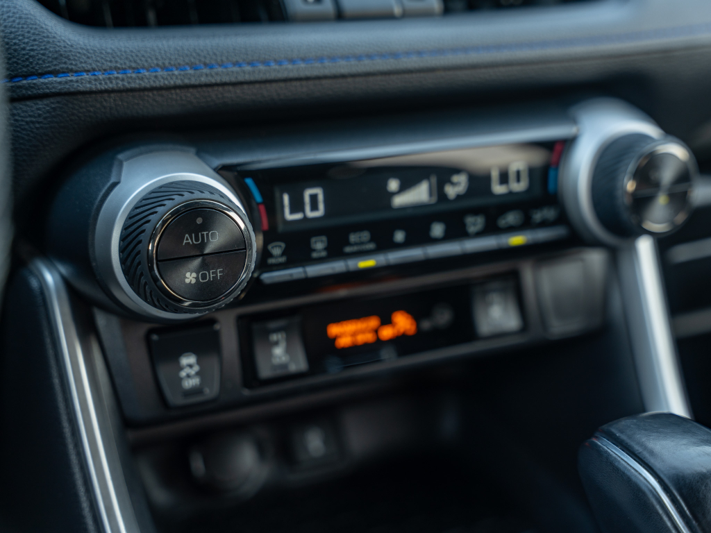 2021 Toyota RAV4 XSE - Photo 25