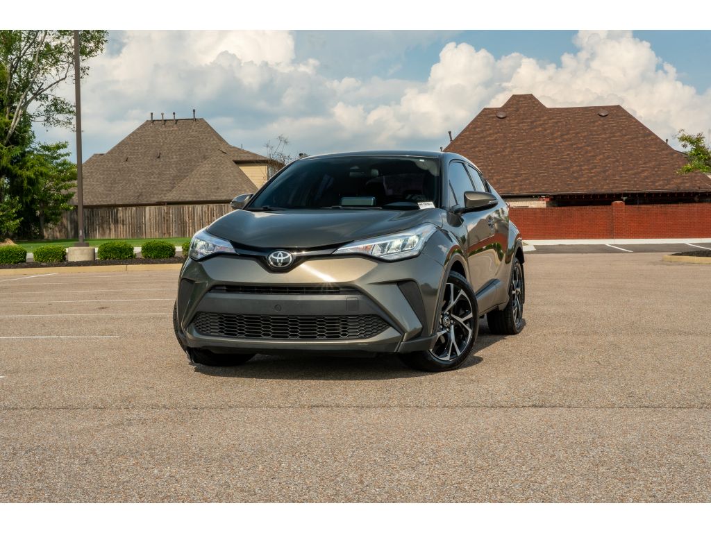 2021 Toyota C-HR XLE's photo