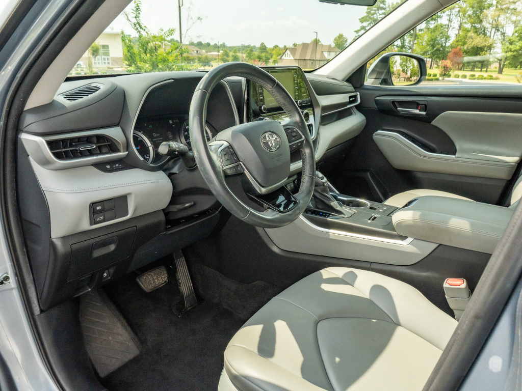 Used 2021 Toyota Highlander Hybrid SUV