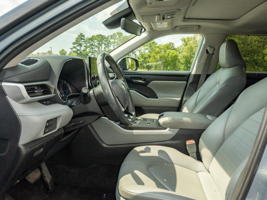 Used 2021 Toyota Highlander Hybrid SUV