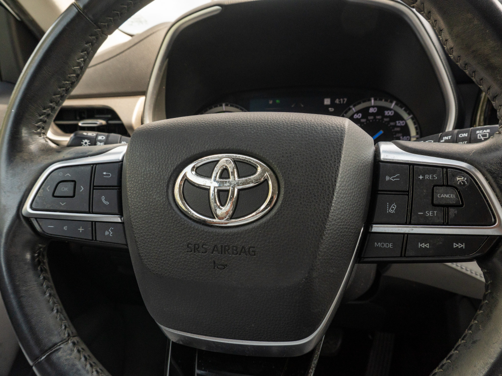 Used 2021 Toyota Highlander Hybrid SUV