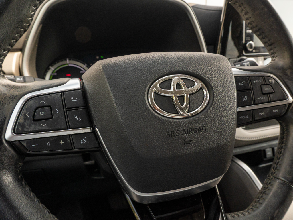 Used 2021 Toyota Highlander Hybrid SUV