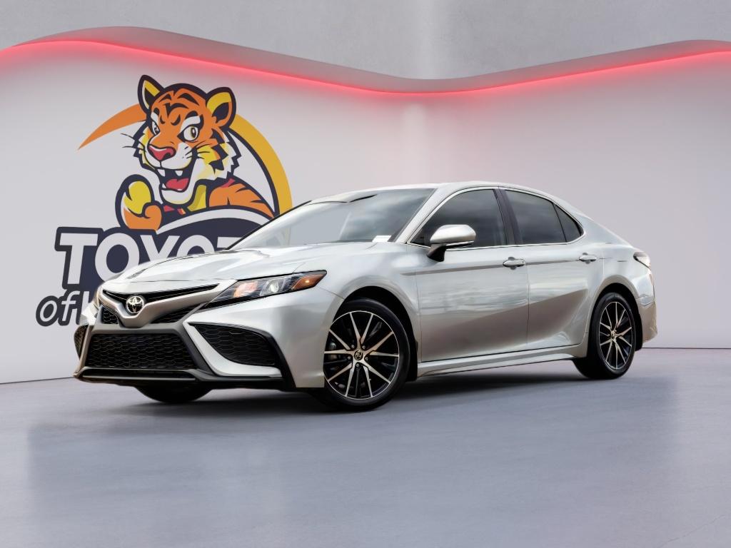 2021 Toyota Camry SE's photo