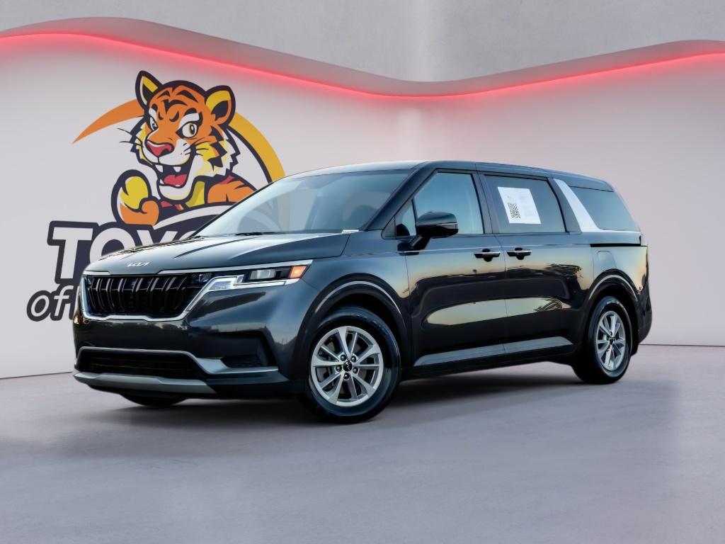 2022 Kia Carnival LX's photo