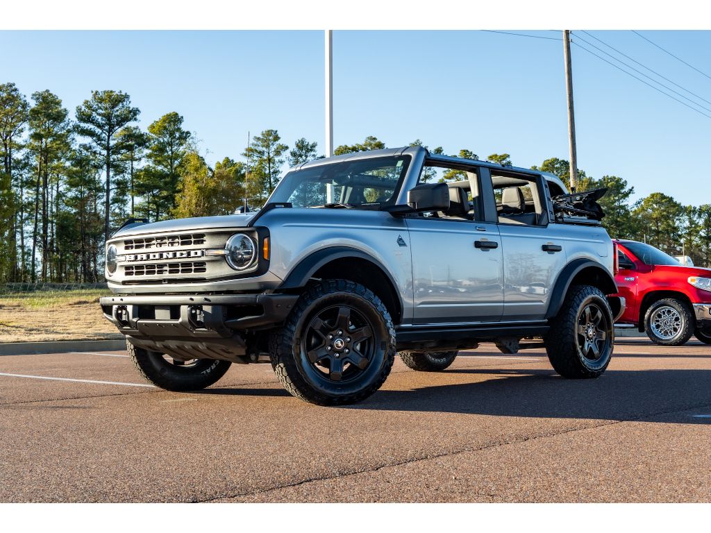 2022 Ford Bronco 4-Door Black Diamond's photo