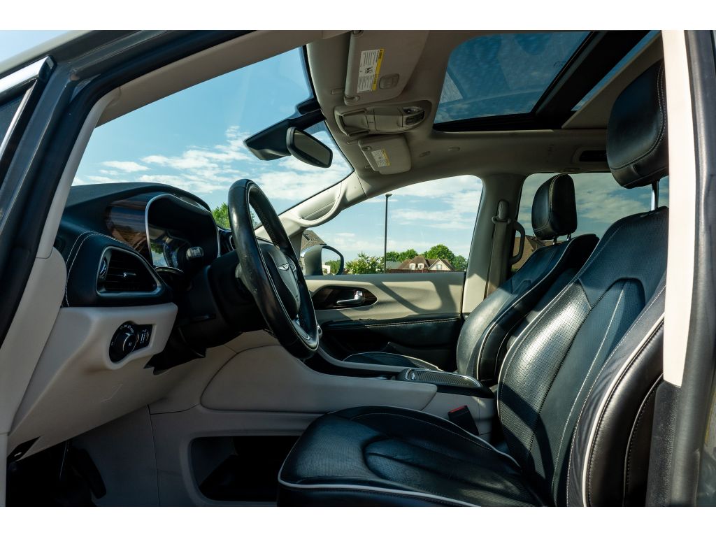 Used 2022 Chrysler Pacifica Van