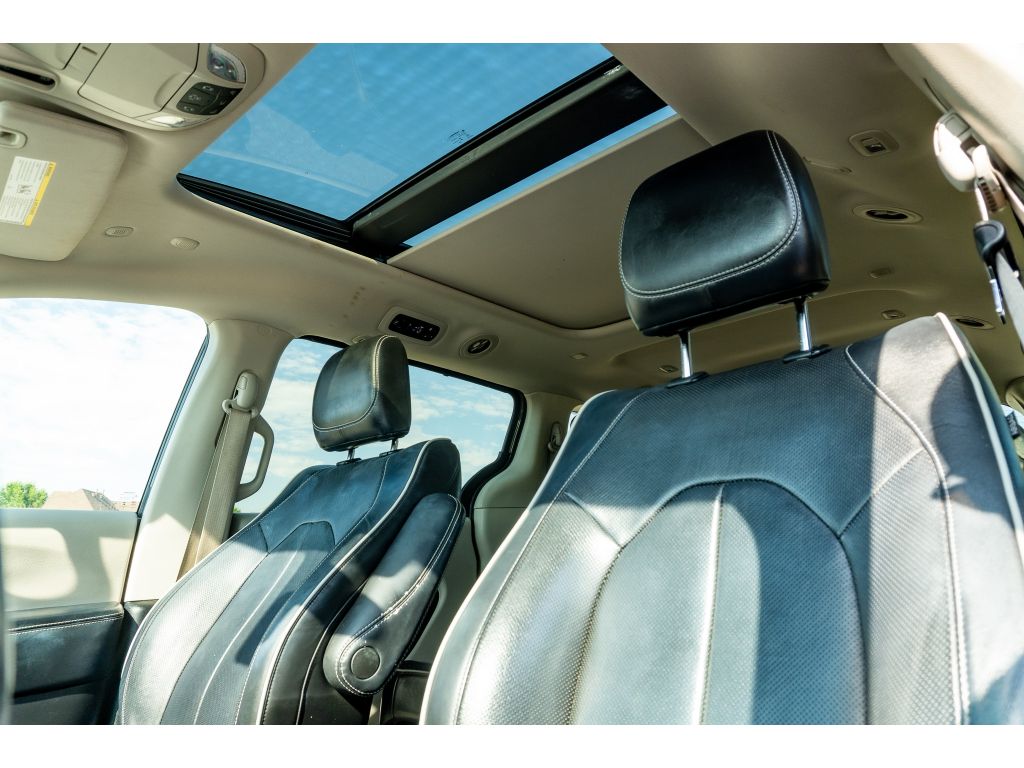 Used 2022 Chrysler Pacifica Van