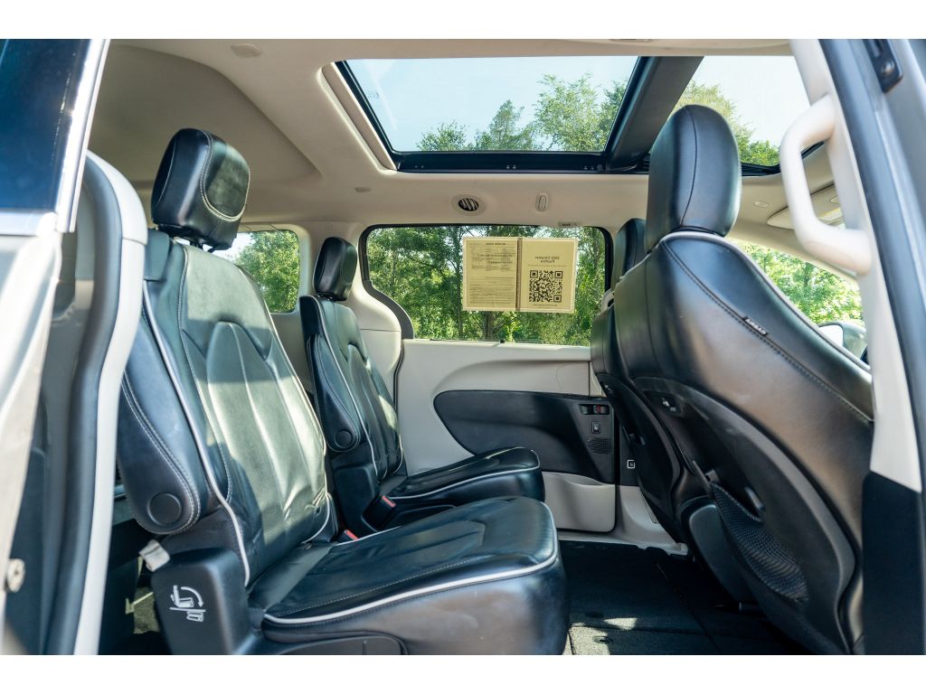 Used 2022 Chrysler Pacifica Van