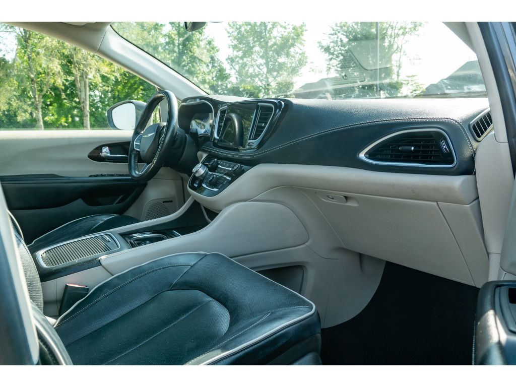 Used 2022 Chrysler Pacifica Van