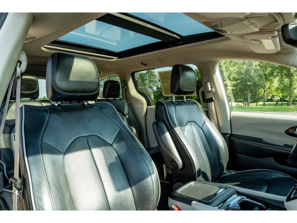 Used 2022 Chrysler Pacifica Van