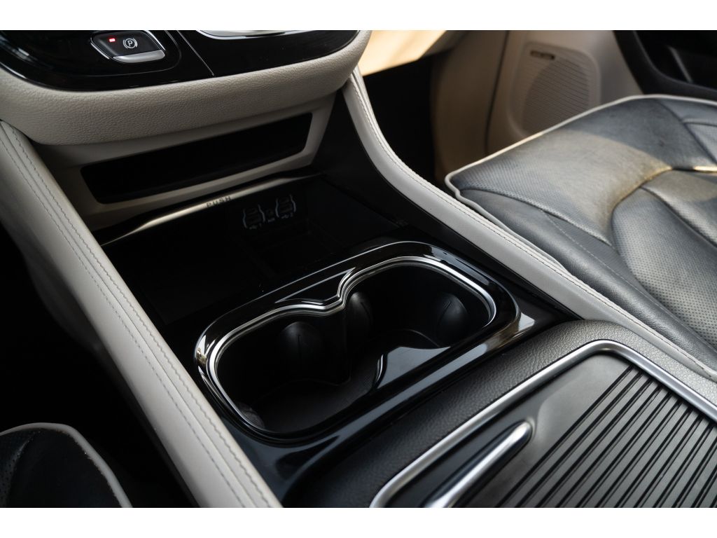 Used 2022 Chrysler Pacifica Van