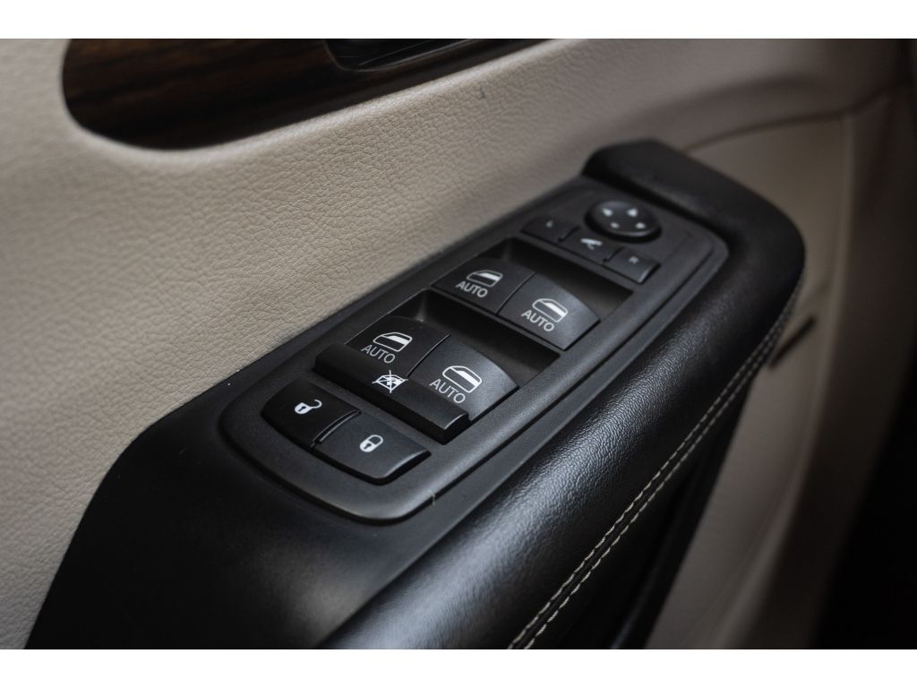Used 2022 Chrysler Pacifica Van