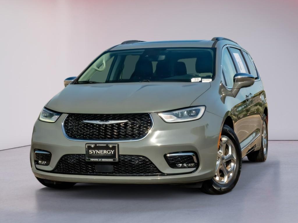 2022 Chrysler Pacifica Limited's photo