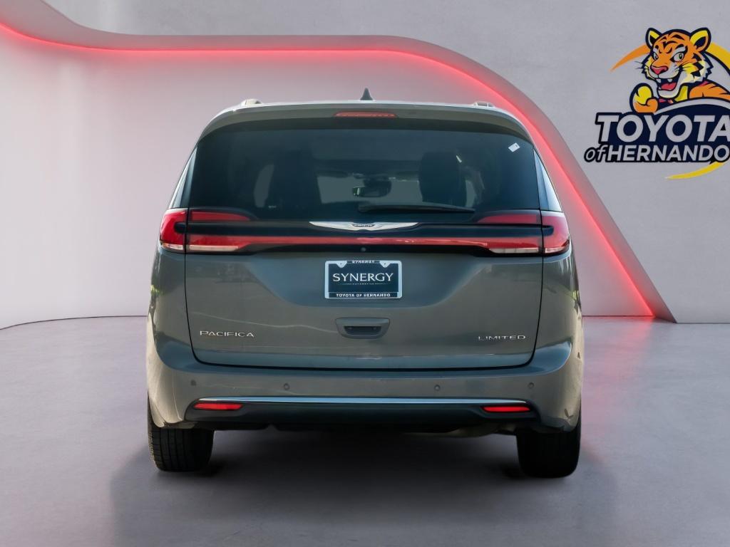 Used 2022 Chrysler Pacifica Van
