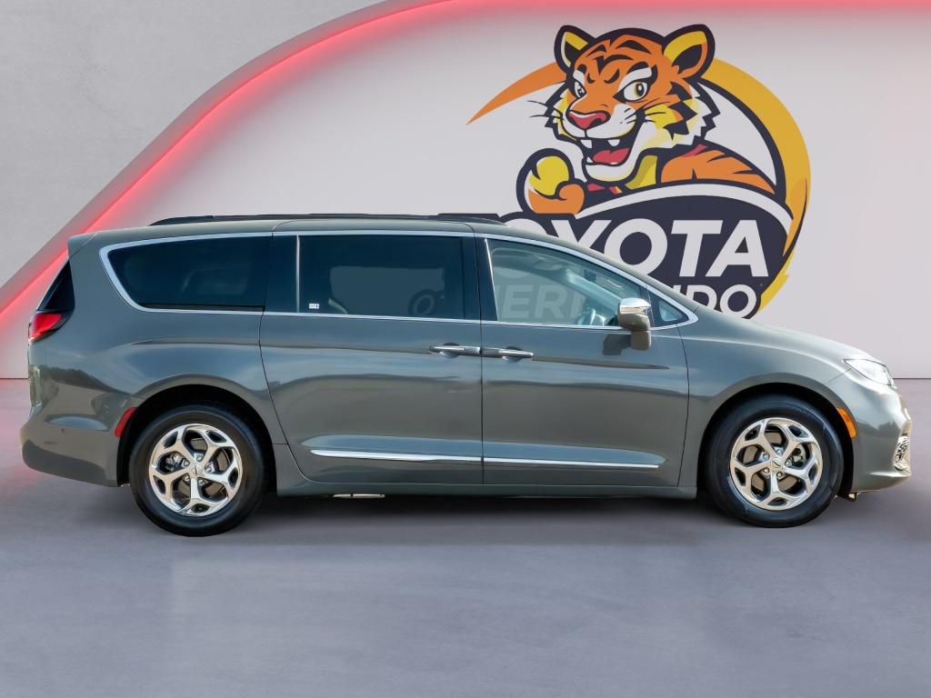 Used 2022 Chrysler Pacifica Van