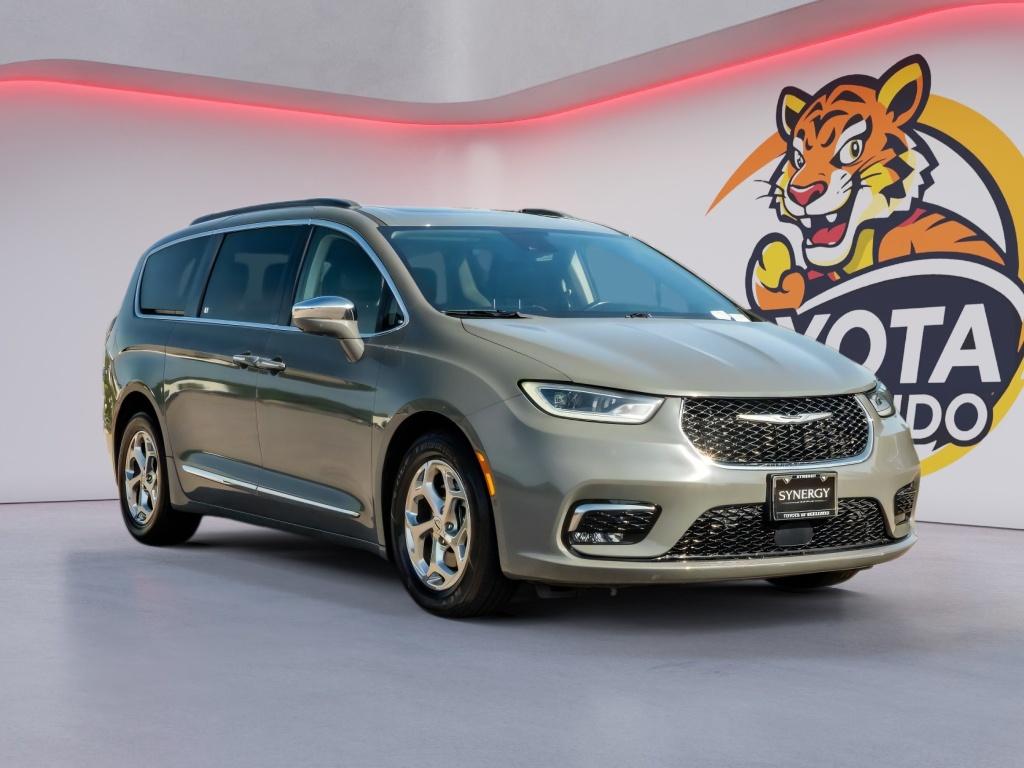 Used 2022 Chrysler Pacifica Van