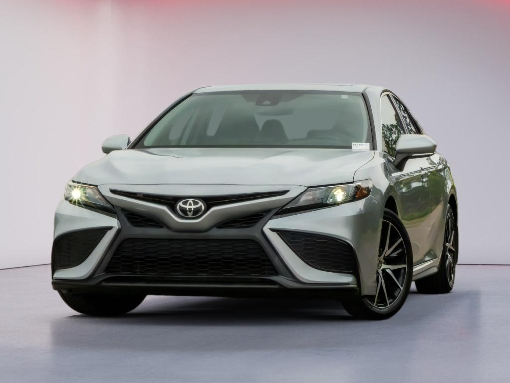 2022 Toyota Camry SE's photo