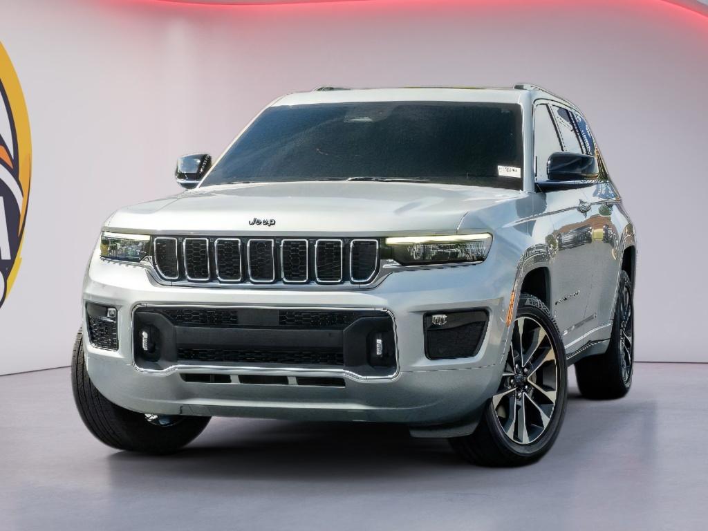 2023 Jeep Grand Cherokee Overland's photo
