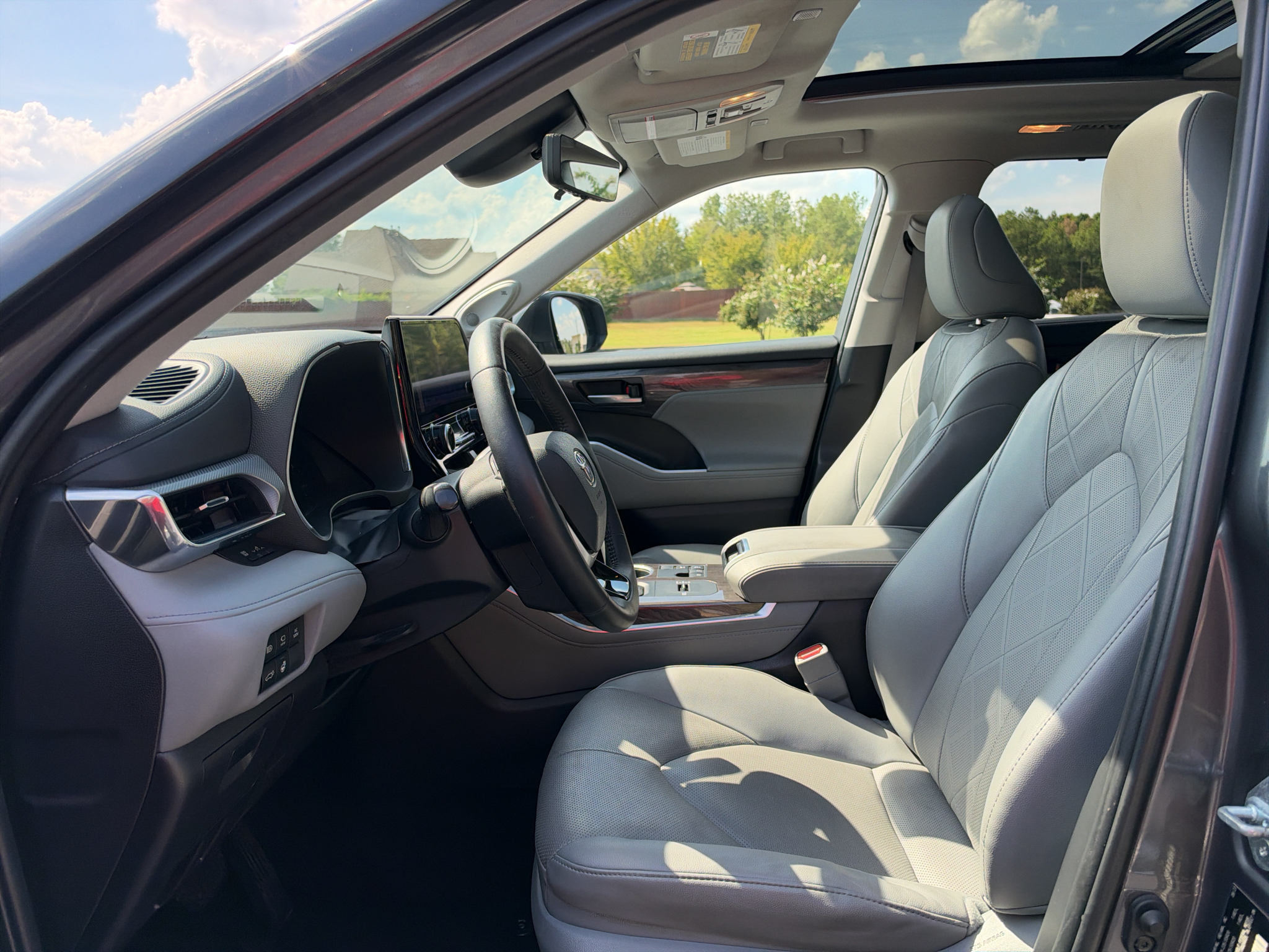 Used 2023 Toyota Highlander Hybrid SUV
