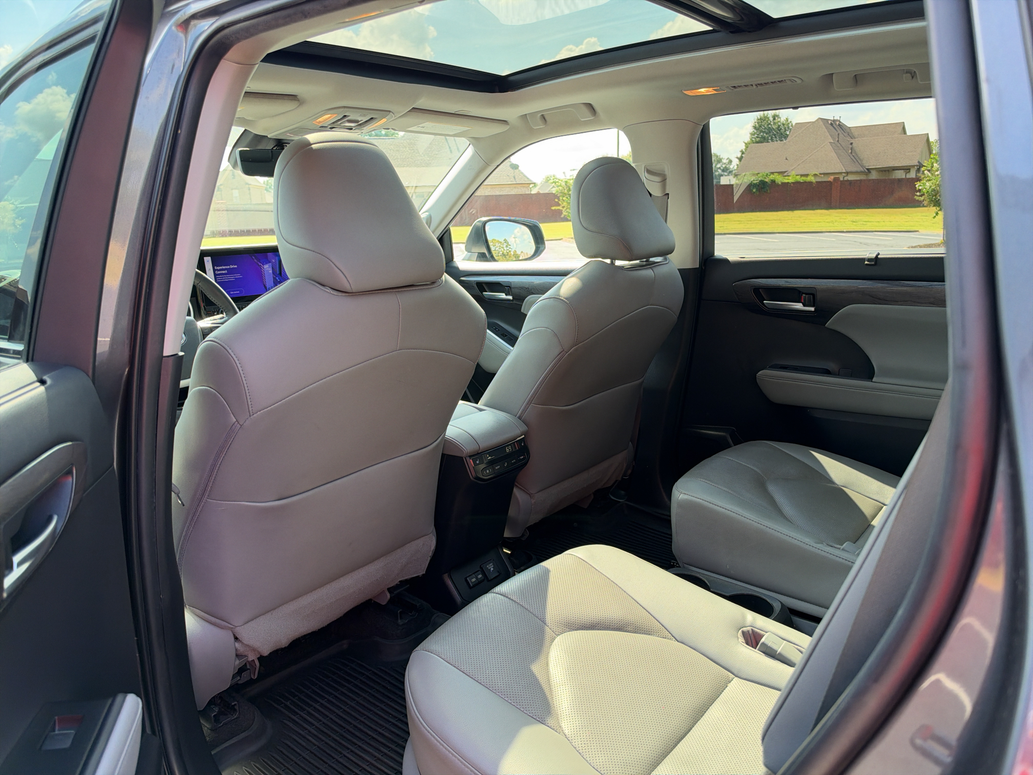 Used 2023 Toyota Highlander Hybrid SUV