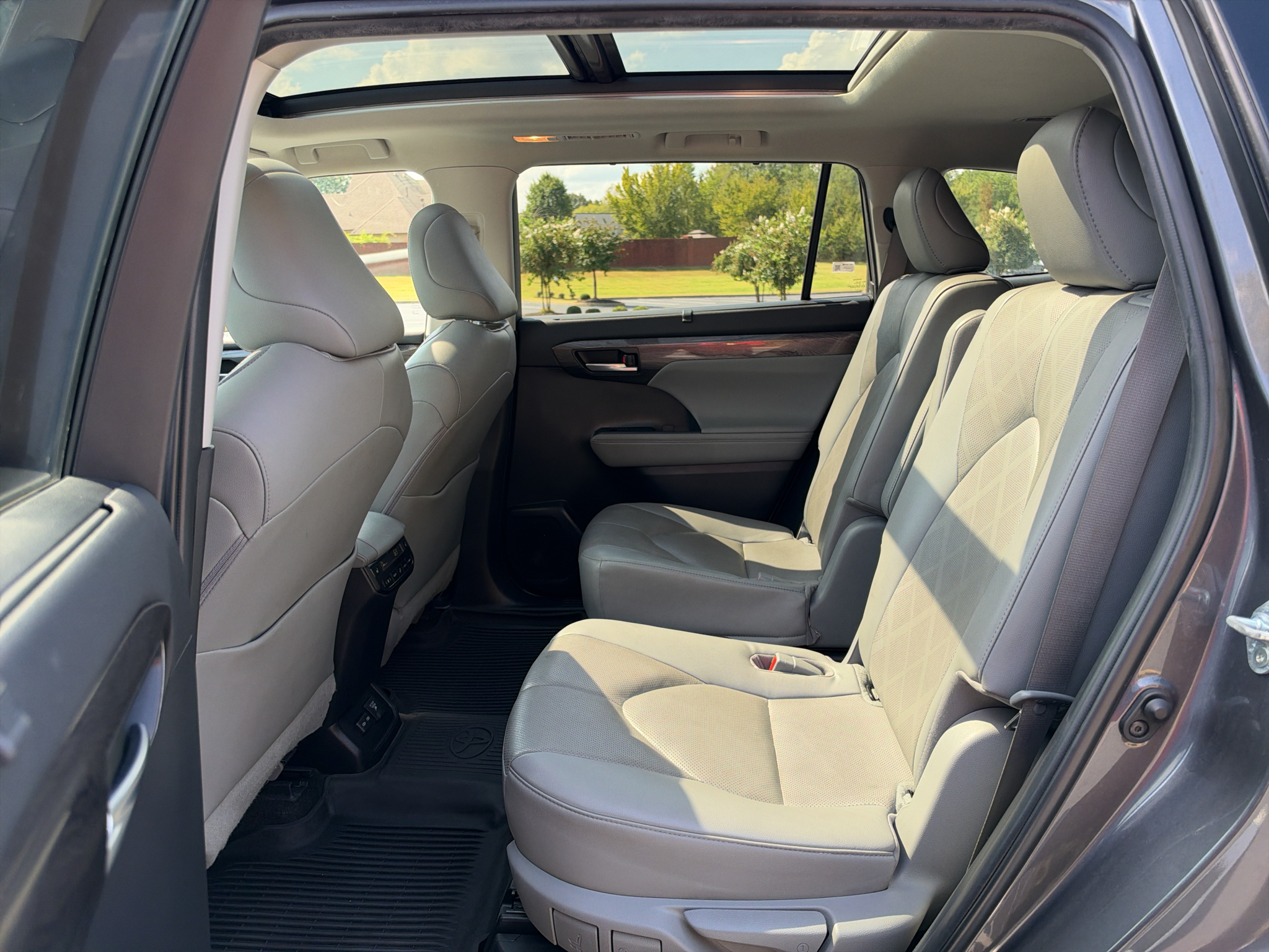 Used 2023 Toyota Highlander Hybrid SUV