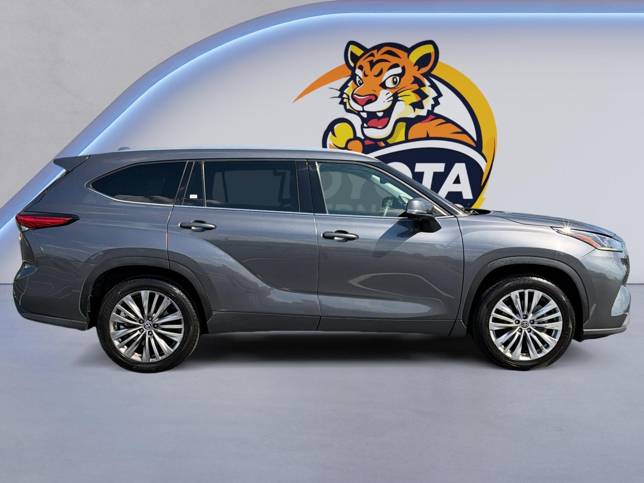 Used 2023 Toyota Highlander Hybrid SUV