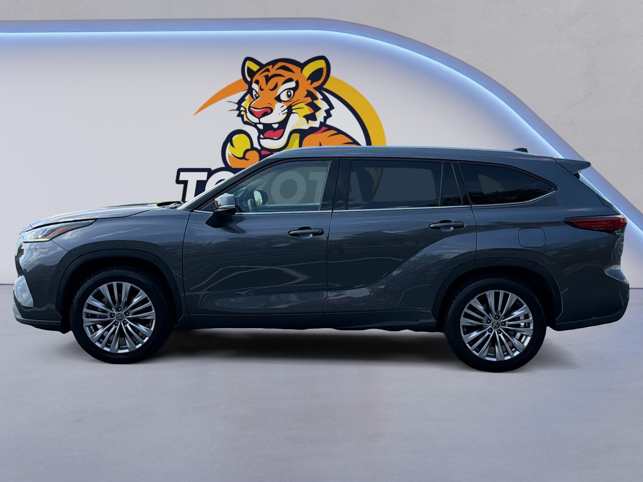 Used 2023 Toyota Highlander Hybrid SUV