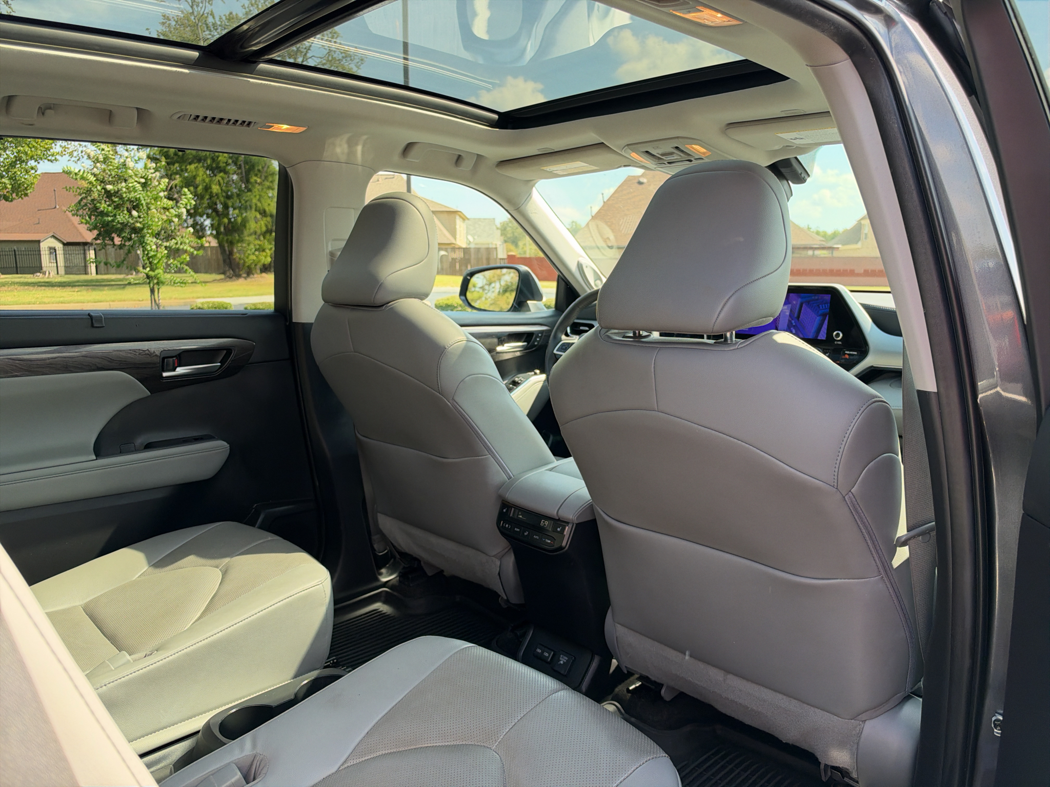 Used 2023 Toyota Highlander Hybrid SUV